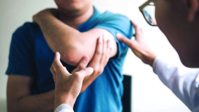 الامارات | الشعور بوخز وتنميل مستمرين في الذراع.. ناقوس خطر