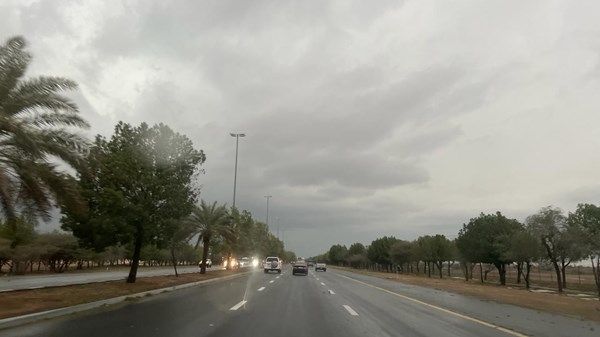 شرطة أبوظبي تدعو السائقين إلى توخي الحذر