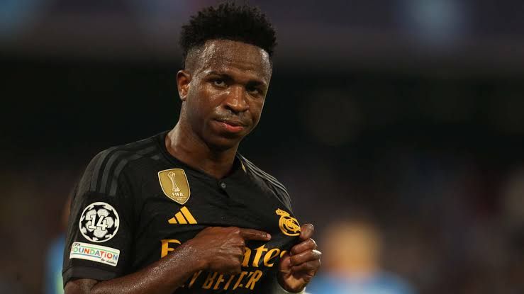 فينيسيوس جونيور يبكي في المؤتمر الصحفي قبل مواجهة إسبانيا.. اعرف السبب