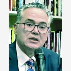 أصل المحاسن كلها الكرم