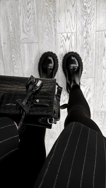 بالصور- سعر خيالي لحقيبة يد تيا ديب من "SAINT LAURENT"