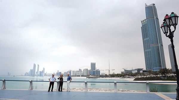 اليوم.. أجواء غائمة وانخفاض بدرجات الحرارة