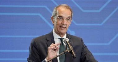 وزير الاتصالات يعلن تركيب 1000 ماكينة ATM جديدة للبريد بنهاية يونيو