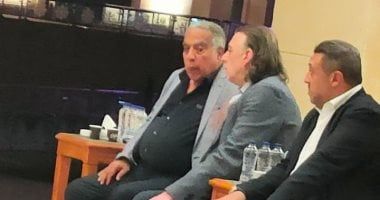 محمد العدل ولقاء سويدان ومحمد عز أول الحاضرين في عزاء والدة خالد حماد