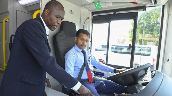 "طرق دبي" تنال شهادة المواصفة العالمية لمنظومة تدريب سائقي نقل الركاب