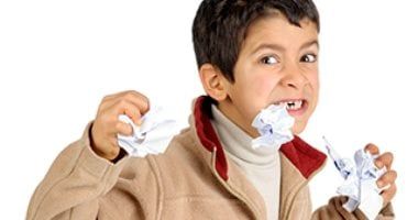 لو ابنك بياكل المناديل والورق اضطراب بيكا السبب وهذه طرق العلاج