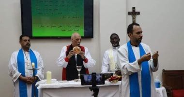 رئيس الكنيسة الأسقفية يترأس قداسًا بكنيسة الصم بمصر القديمة