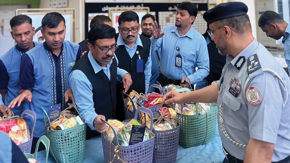 شرطة أبوظبي تنفذ مبادرات إنسانية ومجتمعية طيلة أيام رمضان المبارك