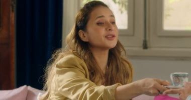 مسلسل فراولة الحلقة 2.. نيللى كريم تقنع والدها ببيع الشقة لكنه يرفض