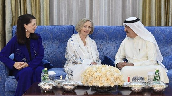 حاكم أم القيوين يستقبل سفيرة الولايات المتحدة والمهنئين بالشهر الفضيل