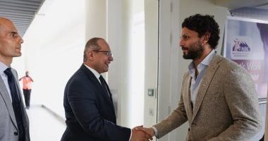 السفير المصري يستقبل بعثة الأهلي في مطار دار السلام