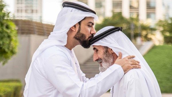 "كبار المواطنين" الأكثر سعادة في الإمارات.. و5 عوامل تعزز رفاهيتهم