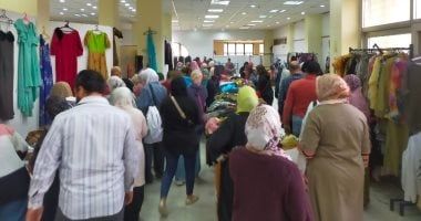 إقبال كبير على المعرض الخيري الرابع بجامعة حلوان.. صور