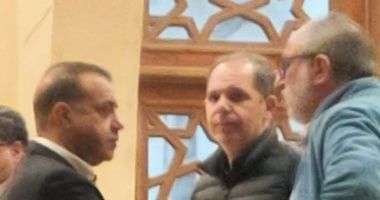 رامى إمام وعمرو إسماعيل ومحمد نزيه يقدمون العزاء فى والدة خالد حماد