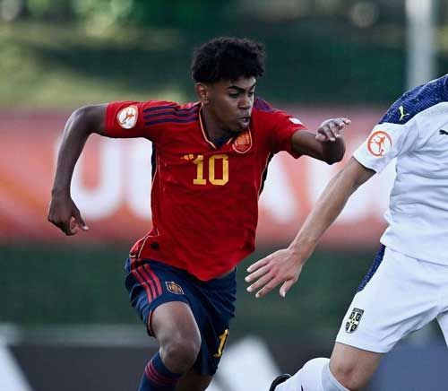 برشلونة يحمي لامين يامال ويرفض تكرار خطأ بيدري