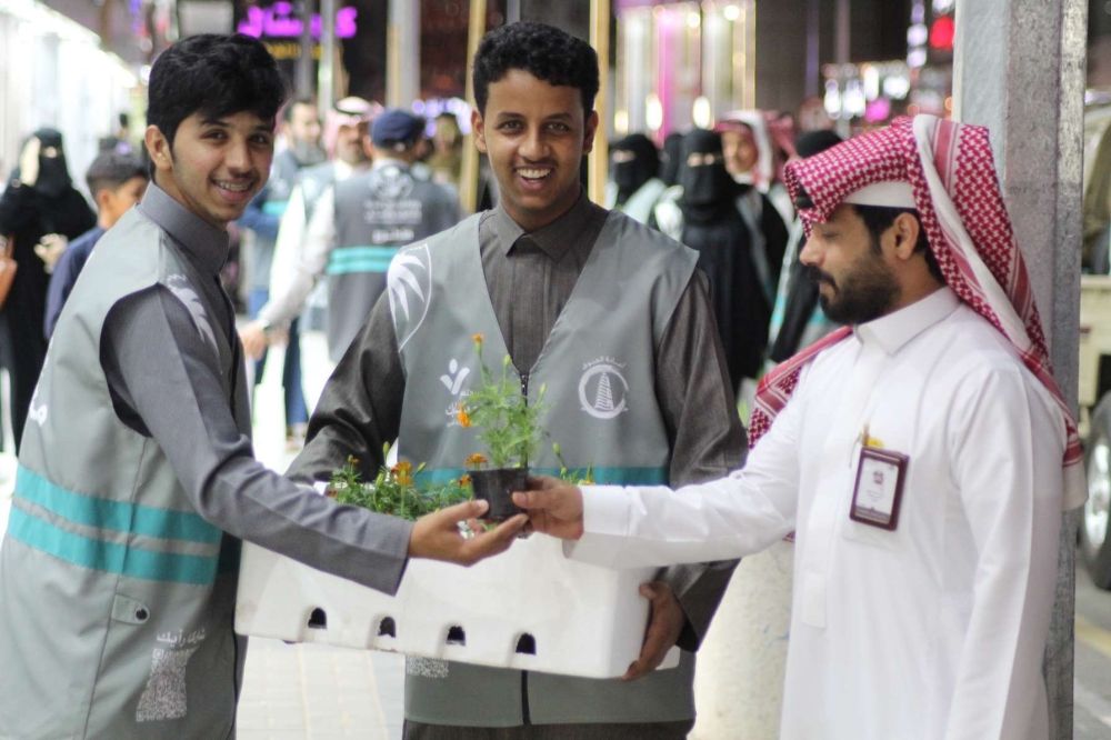 أمانة الجوف توزع 3 آلاف شتلة بالتزامن مع يوم مبادرة السعودية الخضراء