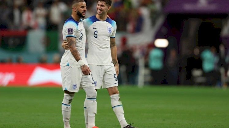 ضربة مزدوجة لمان سيتي باصابة ووكر وستونز