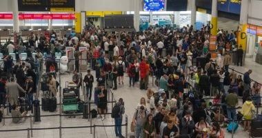 اضطراب خطط سفر ملايين البريطانيين فى عطلة عيد الفصح بسبب العاصفة نيلسون