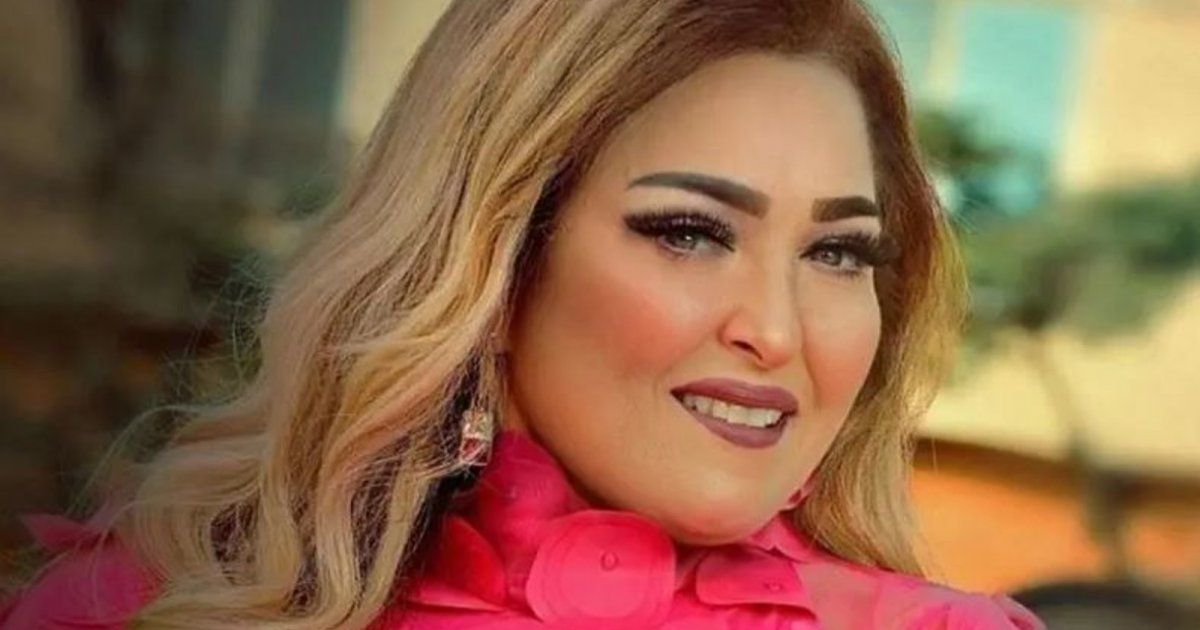 نهال عنبر تؤدي مناسك العمر برفقة ابنها-بالصورة