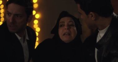 مسلسل صيد العقارب الحلقة 20.. منال سلامة تطعن رياض الخولى