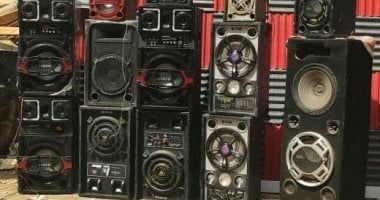 التحفظ على مكبرات صوت لمحال بإمبابة بعد شكاوى المواطنين