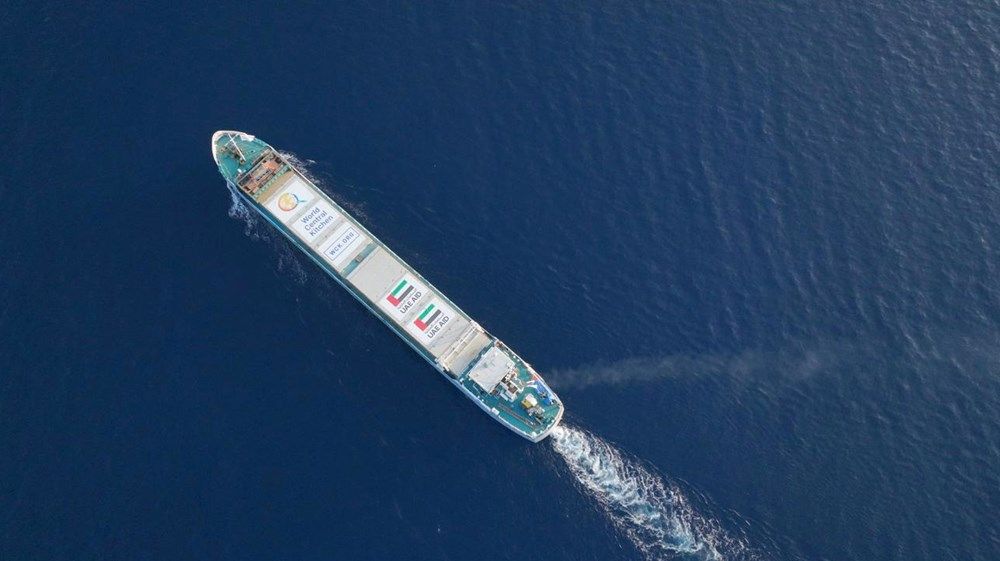 الإمارات ومؤسسة المطبخ المركزي العالمي يعلنان إبحار ثاني شحنة مساعدات عبر الممر البحري إلى غزة