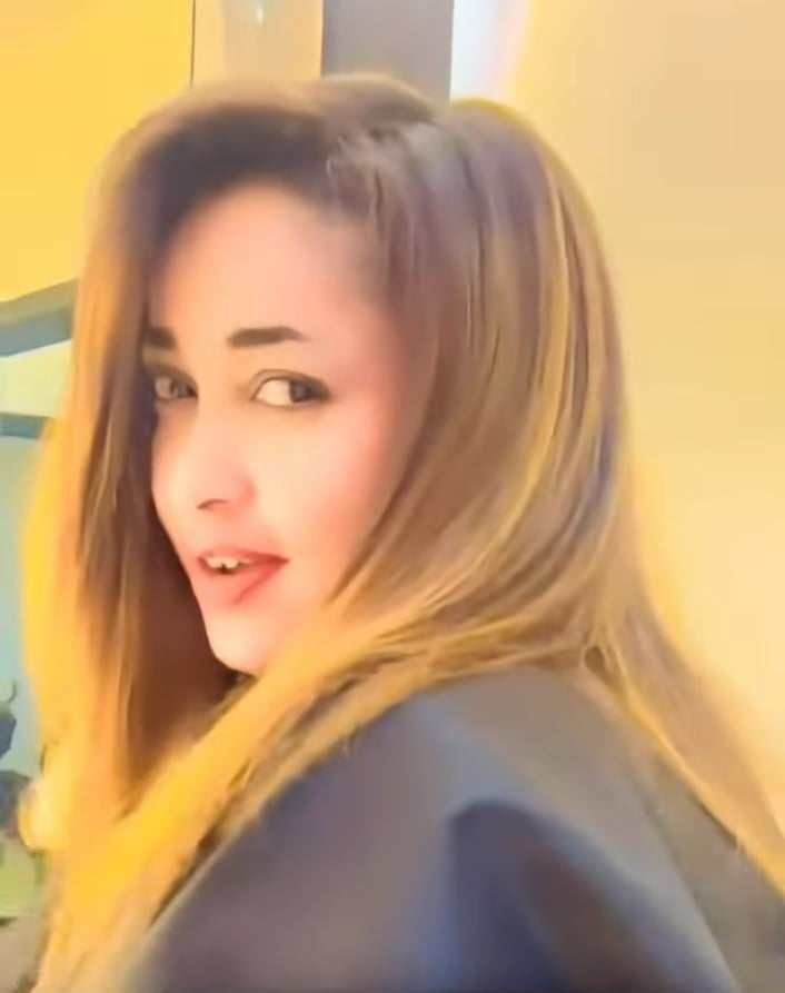 شاهد بالفيديو.. الفنان ريحان في مقطع مسرب: (المطربة شهد أزهري تزوجت مرتين وكنت على وشك أن أكون الزوج الثالث لها ولكن اختلفنا بعد الخطوبة وبينا كل الاحترام)