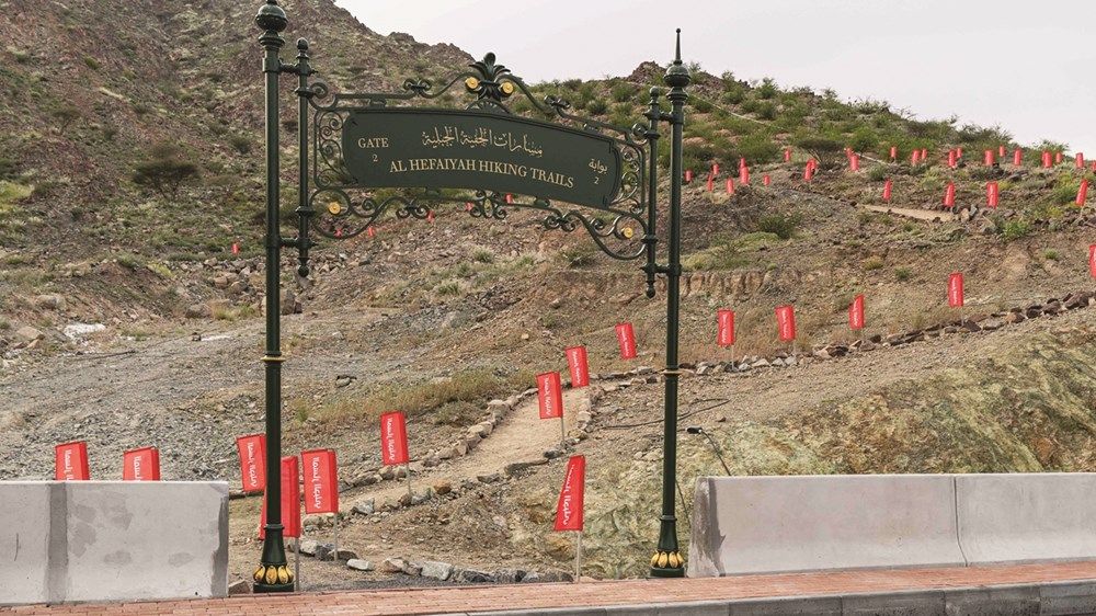 حاكم الشارقة يفتتح بحيرة الحفية في كلباء