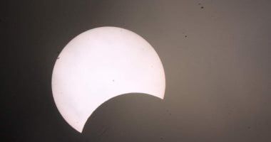 تفاصيل الظواهر الفلكية خلال شهر أبريل أبرزها كسوف الشمس الكلى