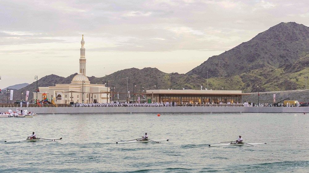 حاكم الشارقة يفتتح بحيرة الحفية في كلباء