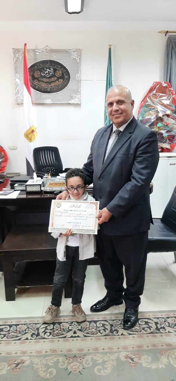 وزارة التعليم تكرم إياد محمود عياد برياض الأطفال لمواهبه المتميزة