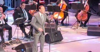 مدحت صالح يبدأ سهرته الرمضانية بدار الأوبرا تحت شعار "كامل العدد".. صور