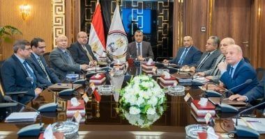وزير الدولة للإنتاج الحربى يبحث سبل تطوير صناعة العدادات