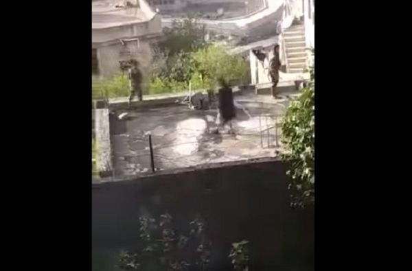 إب..مليشيا الحوثي تقتحم منزل شيخ قبلي وتعبث بمحتوياته