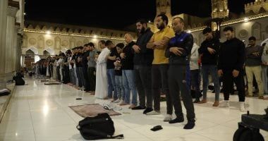 برواية حفص.. آلاف المصلين يؤدون صلاتى العشاء والتراويح بالجامع الأزهر