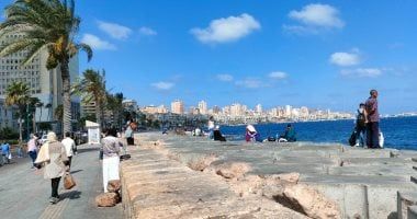 مركز المناخ: يمكن ارتداء الملابس الصيفية الوسط يوميا نهارا وجاكت خريفي ليلا