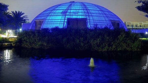 المدينة المستدامة بدبي تتوشح بالأزرق احتفالاً بشهر التوحد