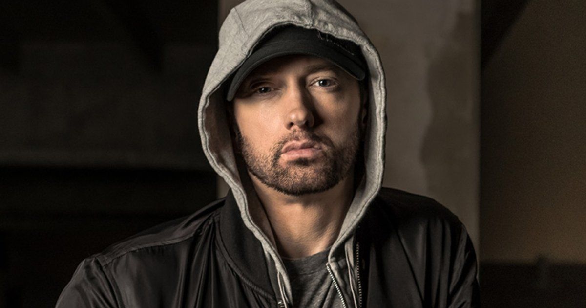 ورقة كانت بيد إيمينم بيعت بهذا السعر الخيالي.. إليكم قصتها