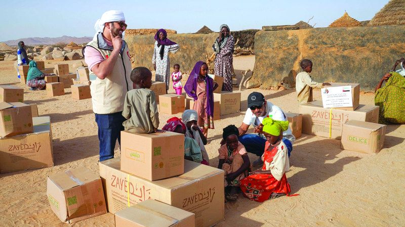 الامارات | 6000 سلة غذائية و500 حقيبة إغاثية وزّعها الفريق الإنساني الإماراتي في تشاد