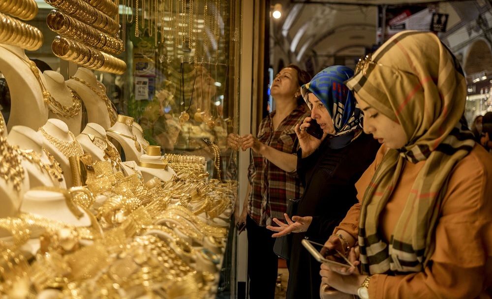 بداية التعاملات.. تراجع في سعر الذهب اليوم