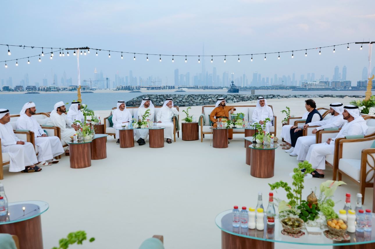 الخليج اليوم .. محمد بن راشد يزور مجلس عبدالله المنصوري في دبي