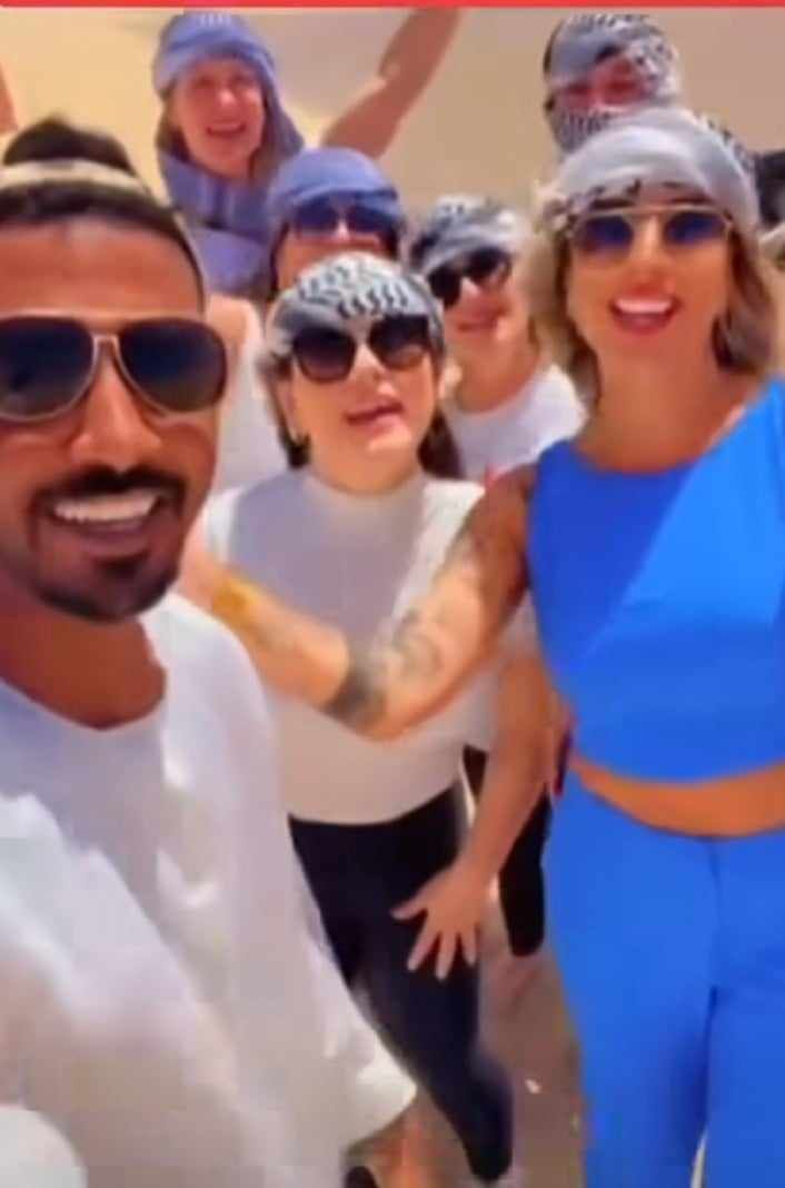 شاهد بالصورة والفيديو.. حسناوات أجنبيات فائقات الجمال يهتفن بصوت واحد هتاف جنود الجيش السوداني: (أمن يا جن) وجمهور مواقع التواصل يتفاعل مع المقطع