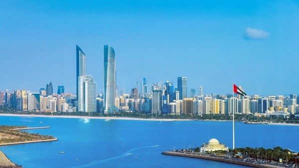 طقس غائم جزئياً مع فرصة سقوط أمطار غداً