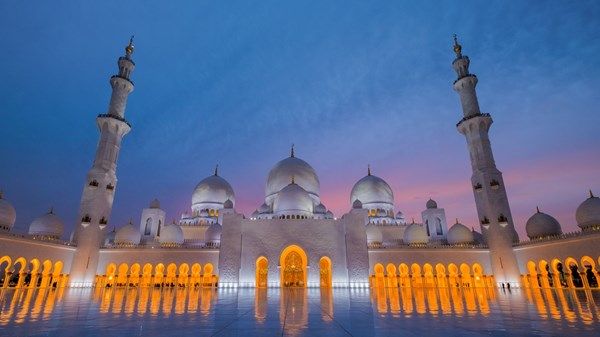 12 خدمة ومبادرة مبتكرة لمرتادي مركز جامع الشيخ زايد الكبير