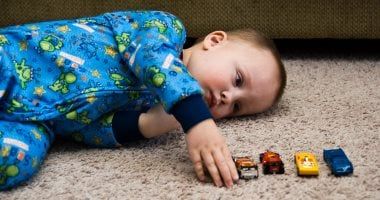 طرق تحسين المهارات الاجتماعية لدى الطفل المصاب بالتوحد