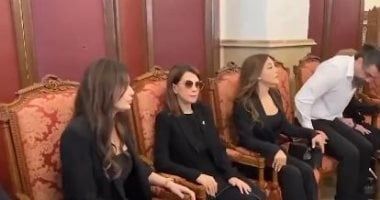 ماجدة الرومي ونجوى كرم ونادين الراسي في عزاء والدة سيرين عبد النور