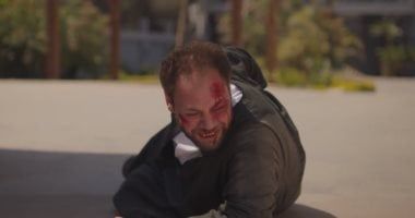 مسلسل صيد العقارب الحلقة 23.. رياض الخولى يصفع محمد علي رزق ويلقنه علقة