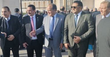 نواب وشخصيات عامة يصلون مجلس النواب تمهيدا لأداء الرئيس السيسى اليمين