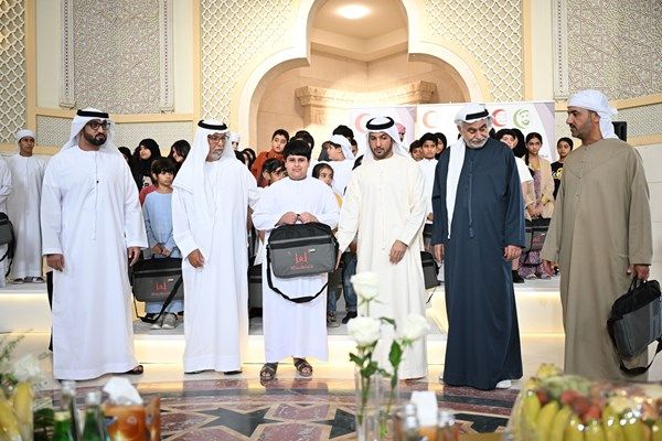 "الهلال الأحمر" ومركز سهيل بن عويضة الخييلي يحتفيان بيوم زايد للعمل الإنساني