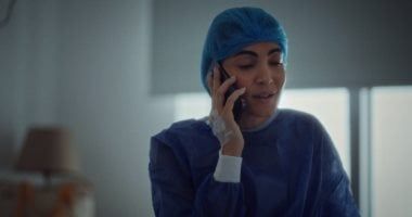 مسلسل بدون سابق إنذار الحلقة 8.. أمينة تجري عملية تجميد البويضات